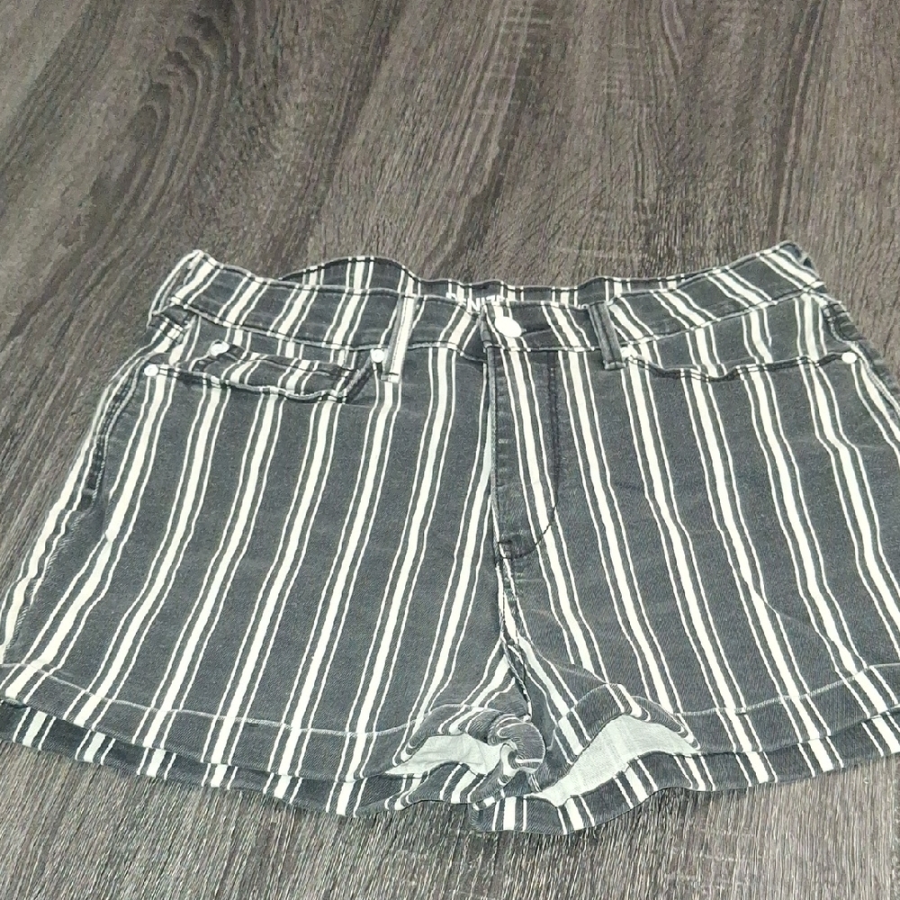 Levi Denizen/Black and White Striped Jean Shorts- Juniors Size 11- Waist 30